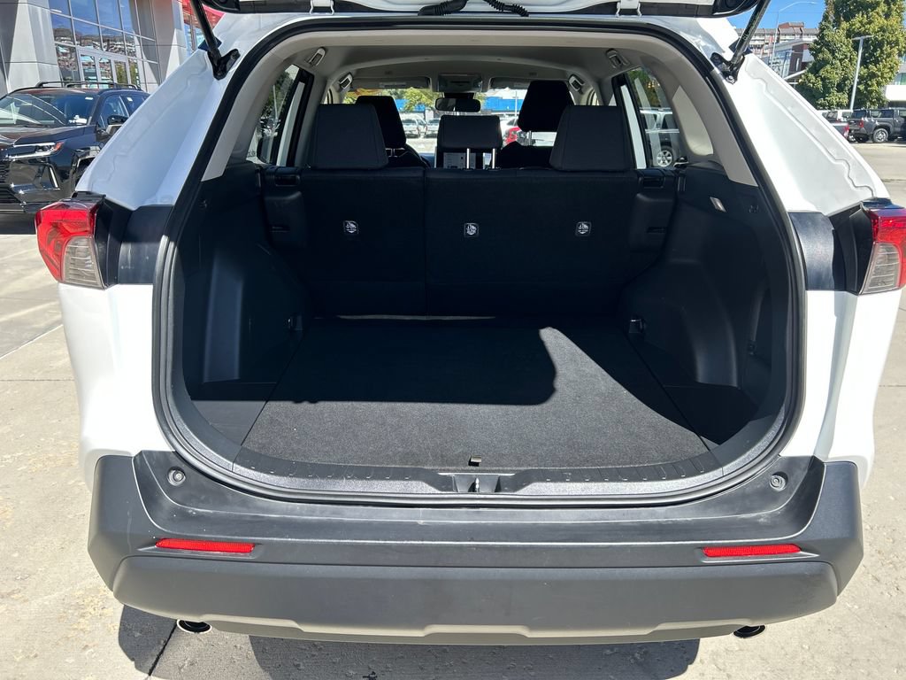 Certified 2024 Toyota RAV4 LE AWD/4WD image 15