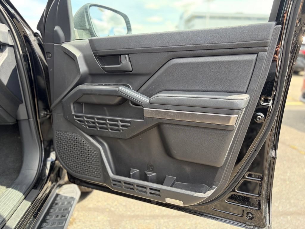 Used 2025 Toyota 4Runner SR5 AWD/4WD image 14