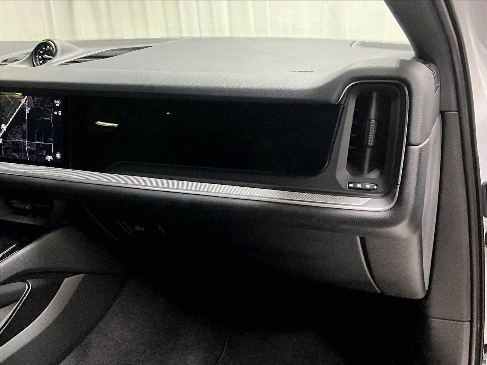 Used 2024 Porsche Cayenne S image 27