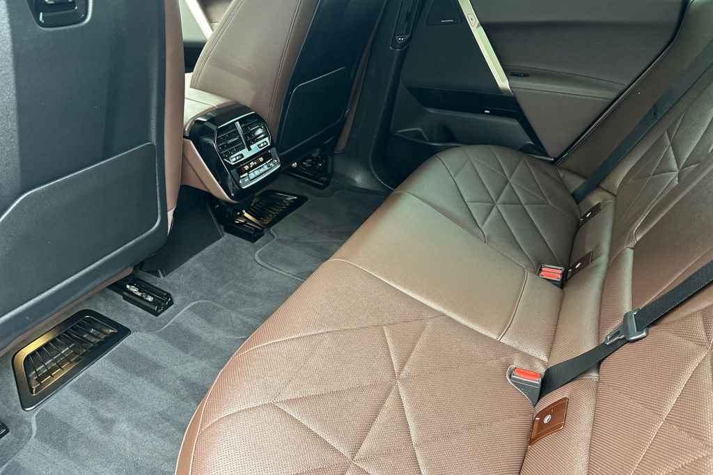 Used 2023 BMW iX xDrive50 w/ Premium Package image 12