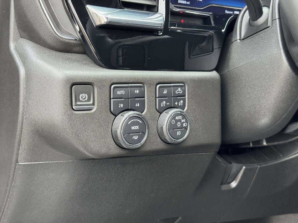 Used 2024 Chevrolet Silverado 2500 LTZ w/ LTZ Convenience Package AWD/4WD image 9