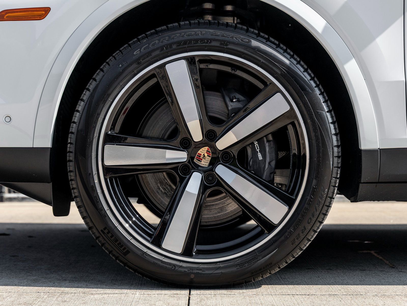 Certified 2025 Porsche Cayenne image 13