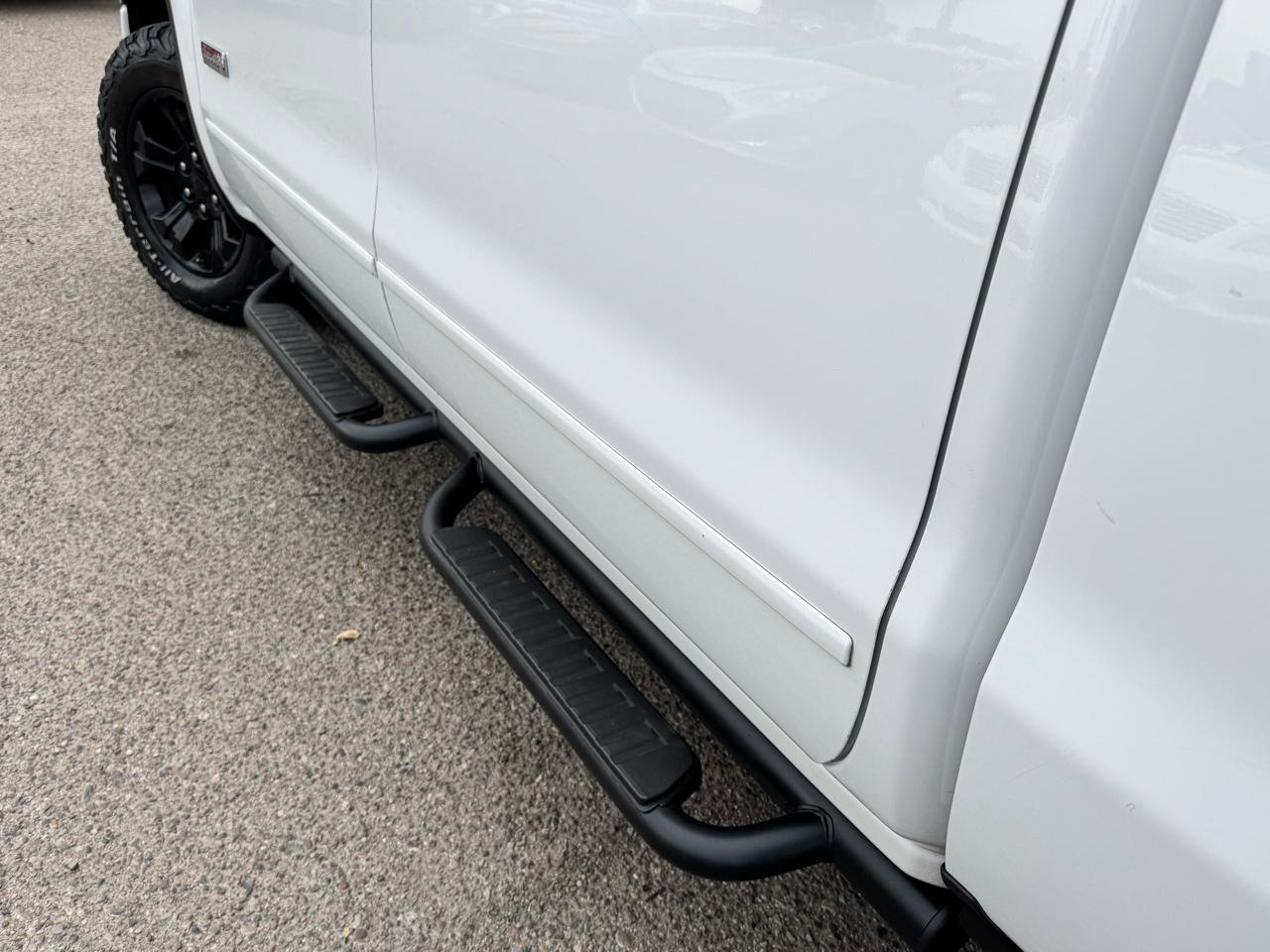 Used 2017 GMC Sierra 1500 SLT w/ All Terrain X Package image 11