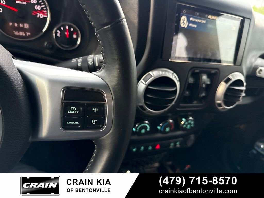 Used 2015 Jeep Wrangler Unlimited Rubicon AWD/4WD image 32