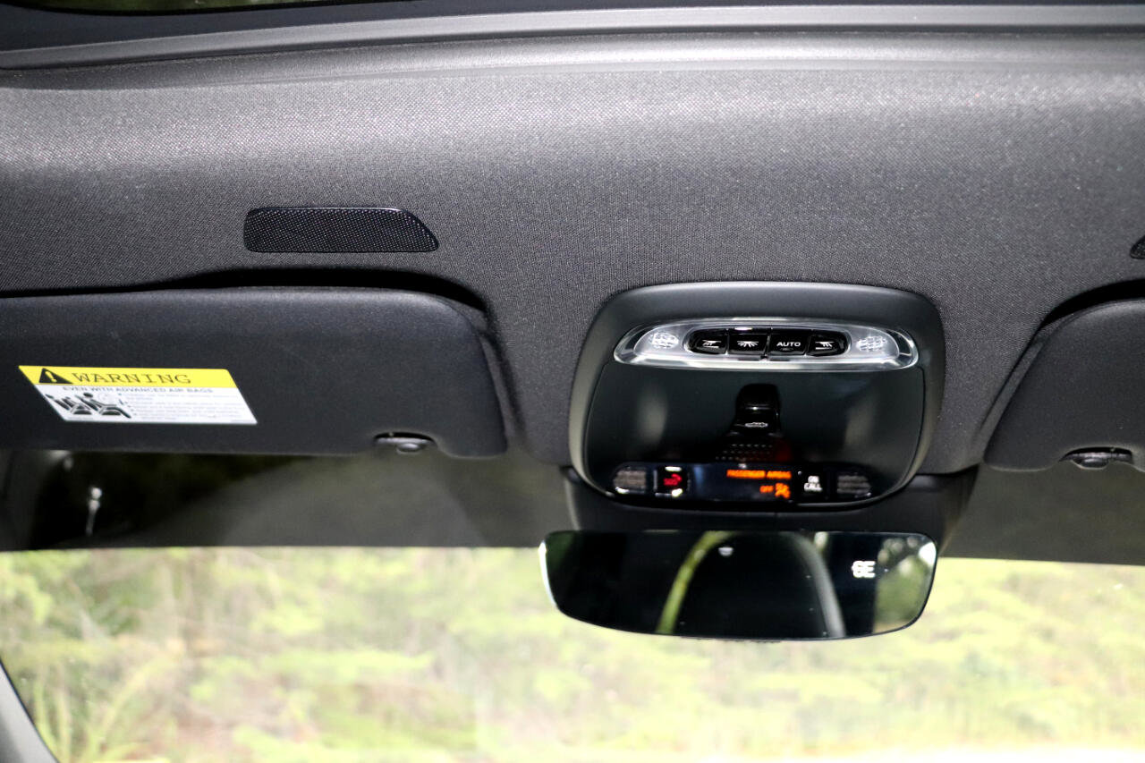 Used 2018 Volvo XC60 T8 R-Design w/ Convenience Package image 31