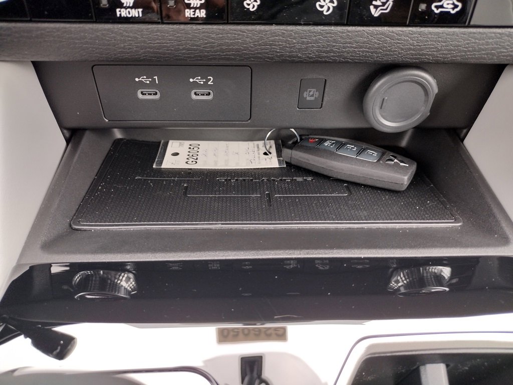 New 2026 Mitsubishi Outlander SE image 25