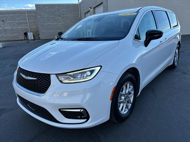 Certified 2024 Chrysler Pacifica Touring-L FWD image 1