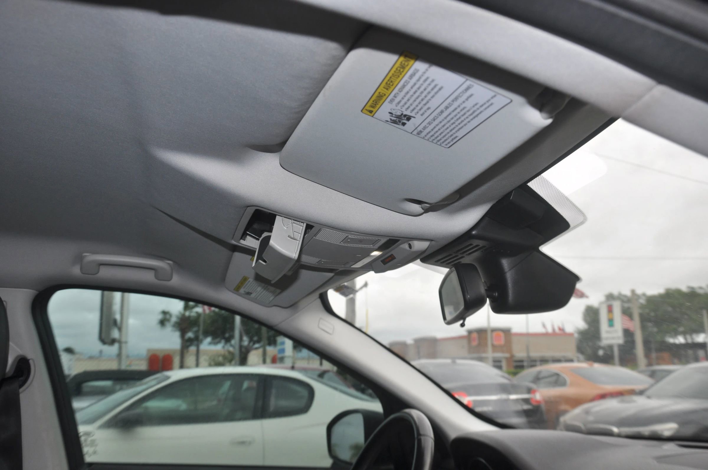 Used 2017 Land Rover Discovery Sport SE image 29