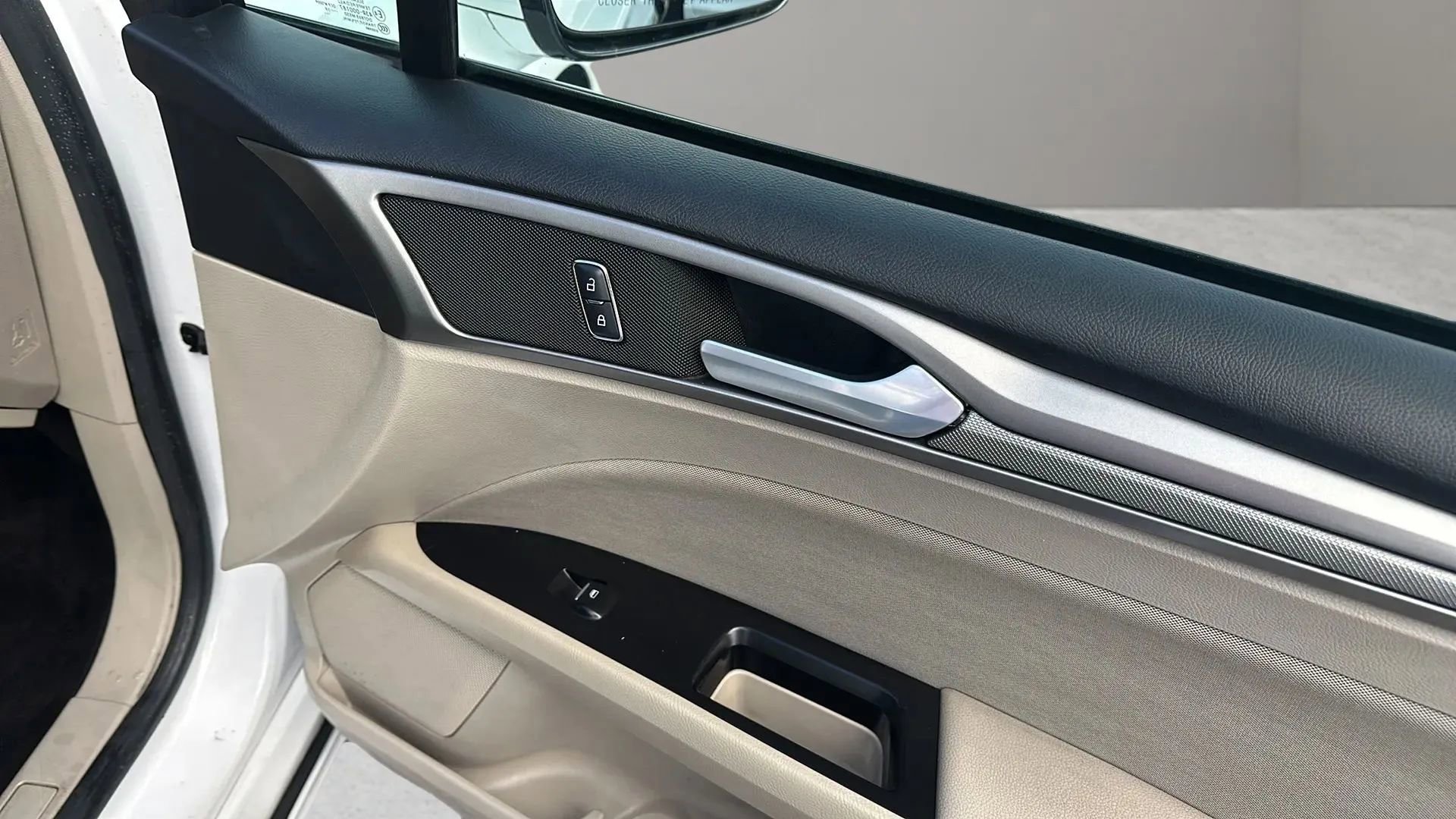 Used 2017 Ford Fusion SE FWD image 39