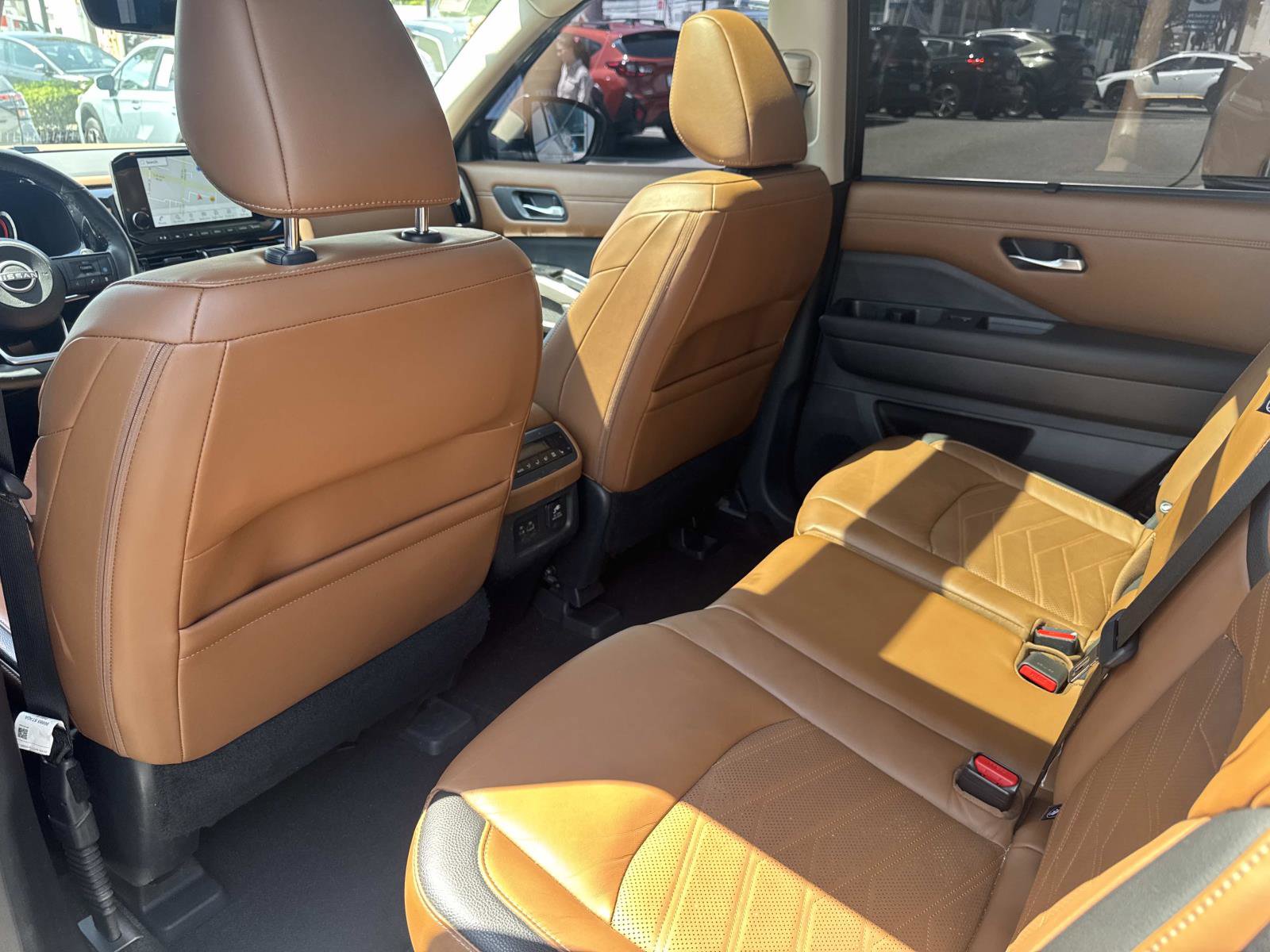 Used 2023 Nissan Pathfinder Platinum w/ Cargo Package AWD/4WD image 12