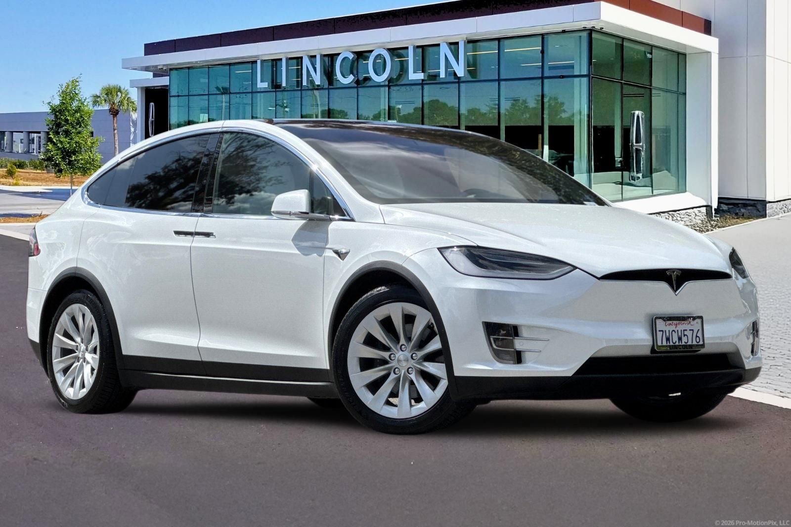 Used 2016 Tesla Model X 90D AWD/4WD image 2