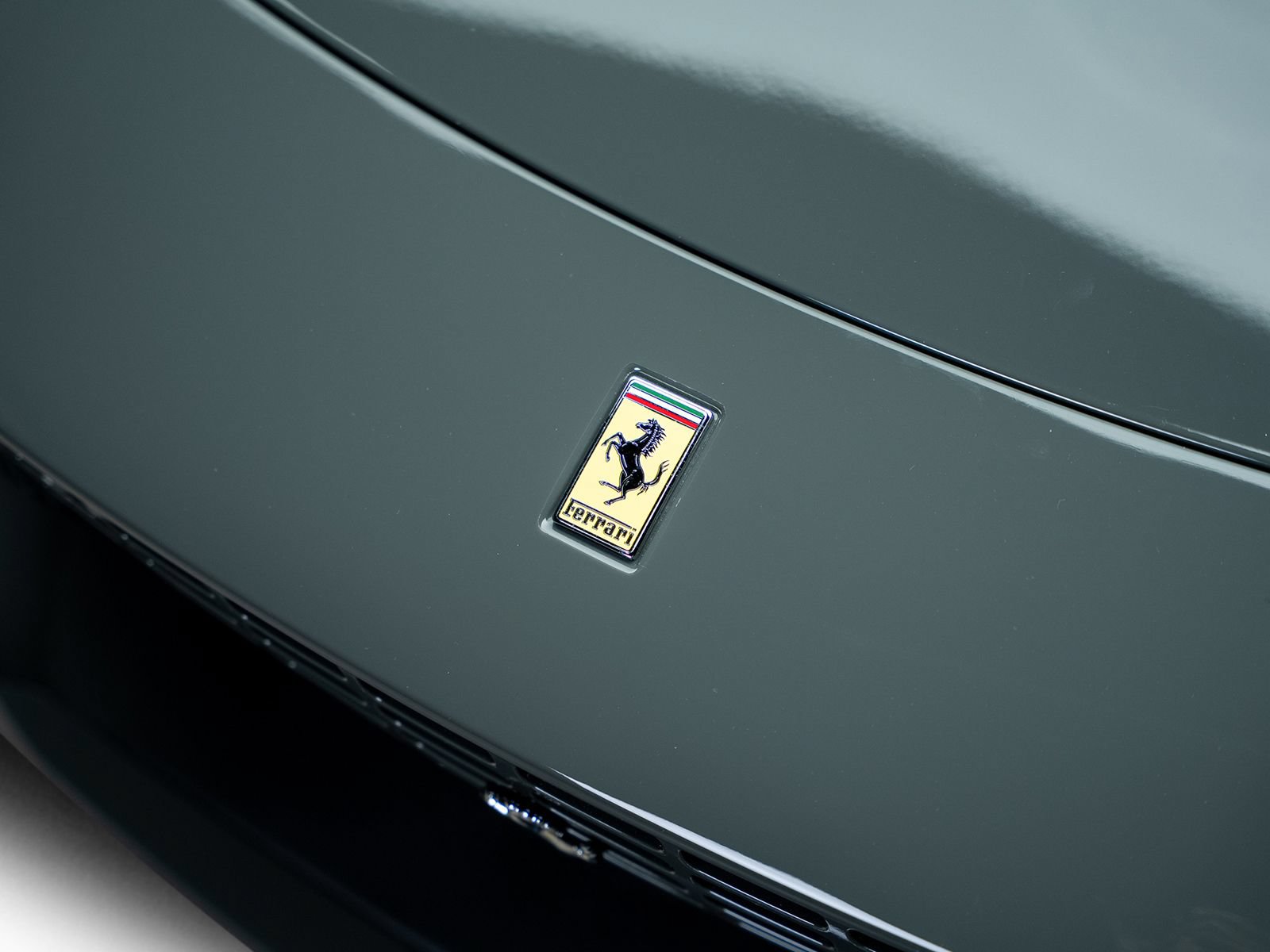 Used 2022 Ferrari Roma RWD image 5