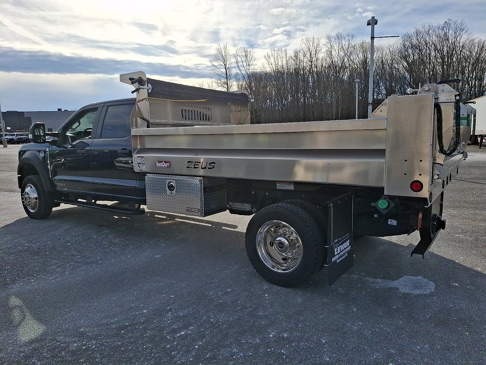 Used 2024 Ford F550 4x4 Crew Cab Super Duty image 4