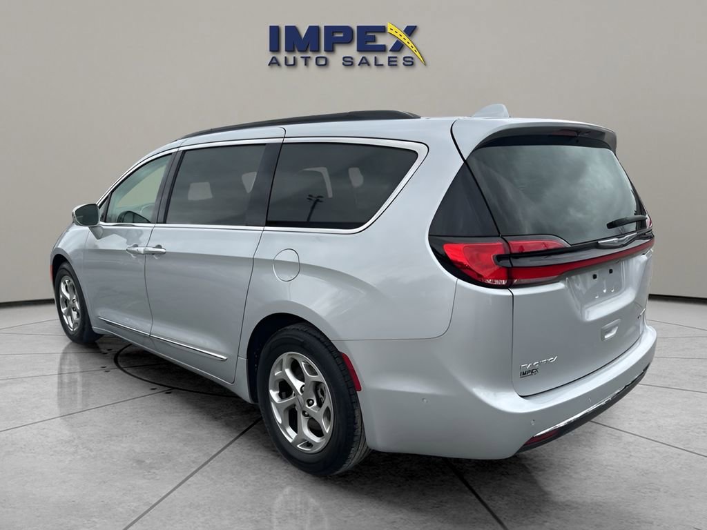 Used 2022 Chrysler Pacifica Limited image 3