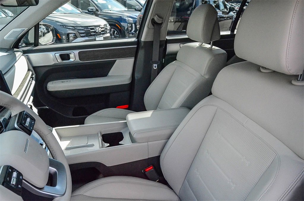 Used 2024 Hyundai Santa Fe Limited image 16