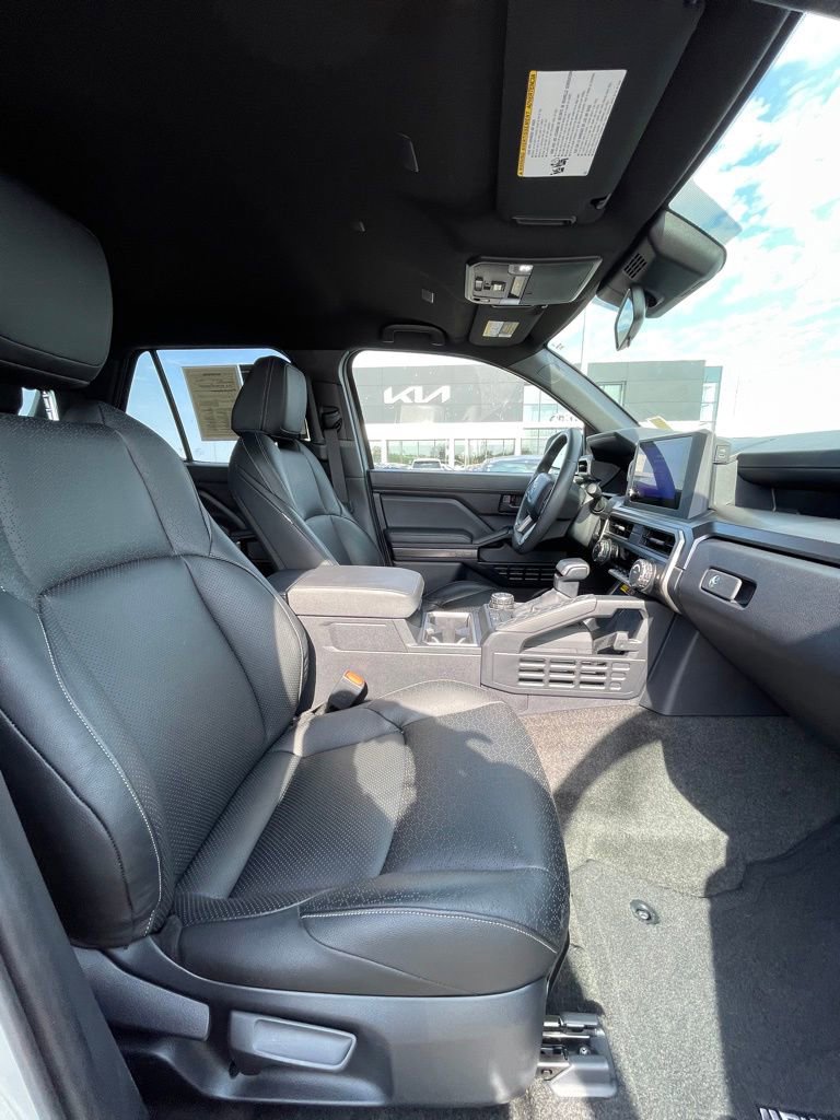 Used 2025 Toyota 4Runner TRD Off-Road AWD/4WD image 25