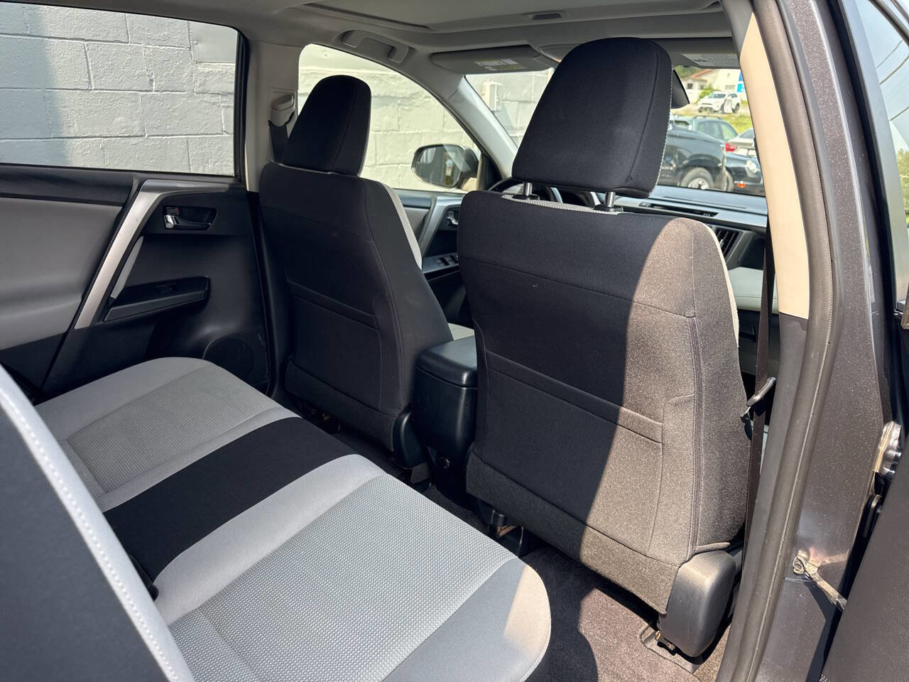 Used 2017 Toyota RAV4 XLE w/ Carpet Mat Package image 24