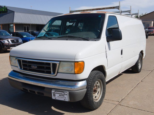 Used 2005 Ford E-150 and Econoline 150 RWD image 2