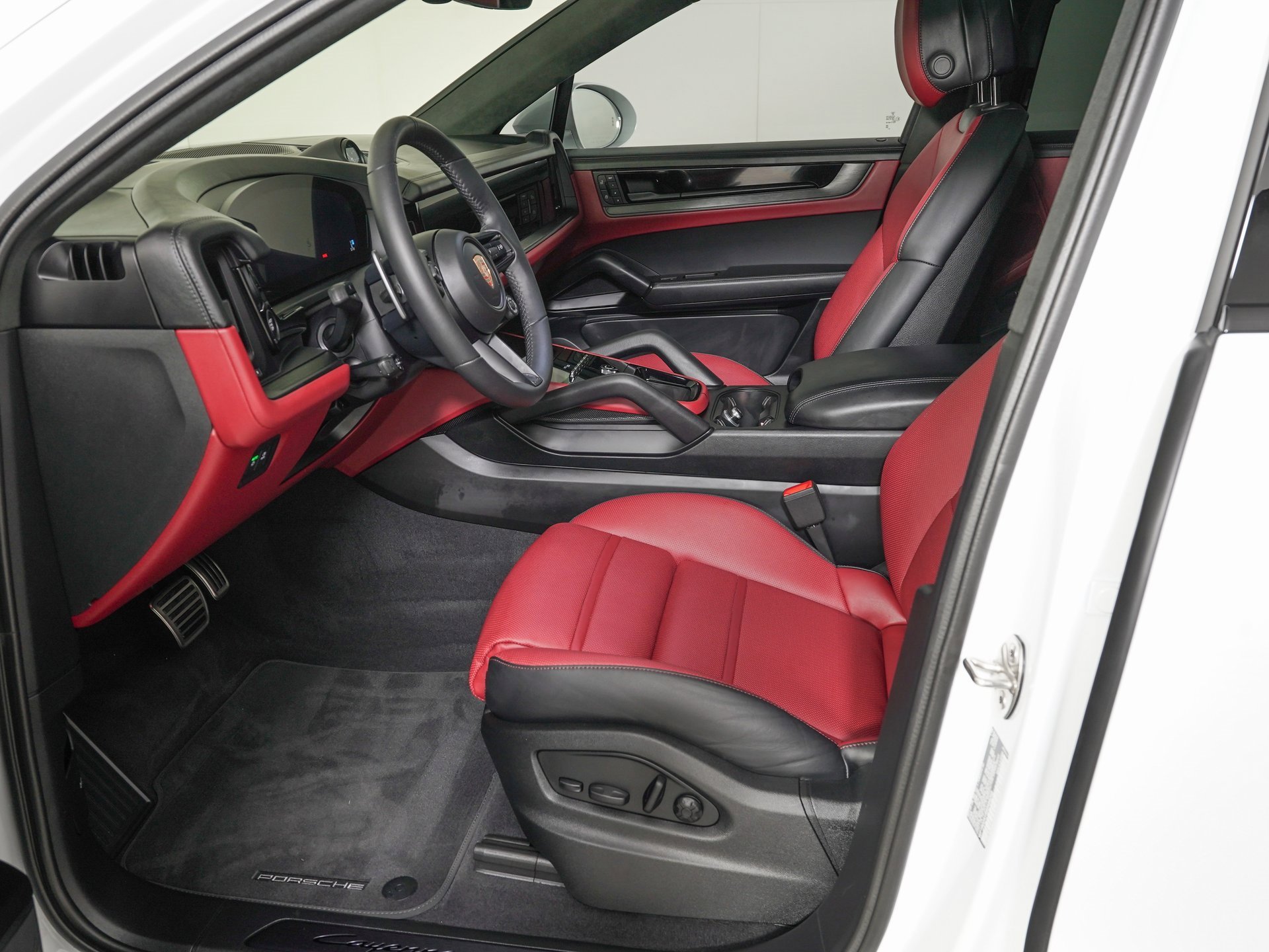 Used 2025 Porsche Cayenne GTS image 14