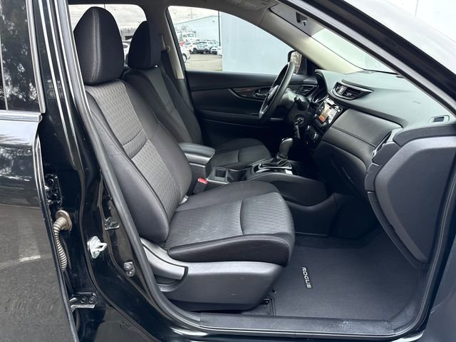 Used 2017 Nissan Rogue S image 11