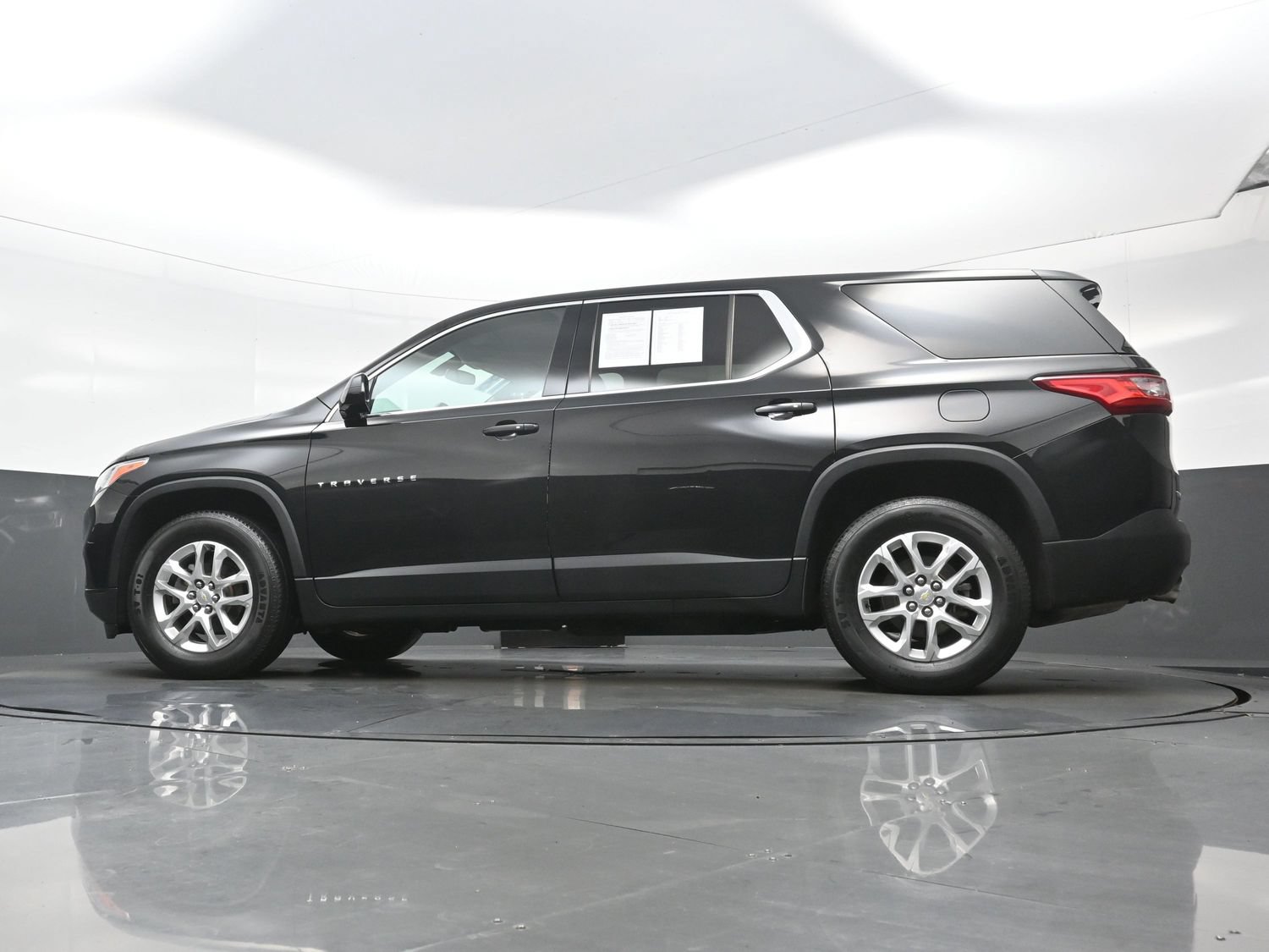 Used 2018 Chevrolet Traverse LS FWD image 29