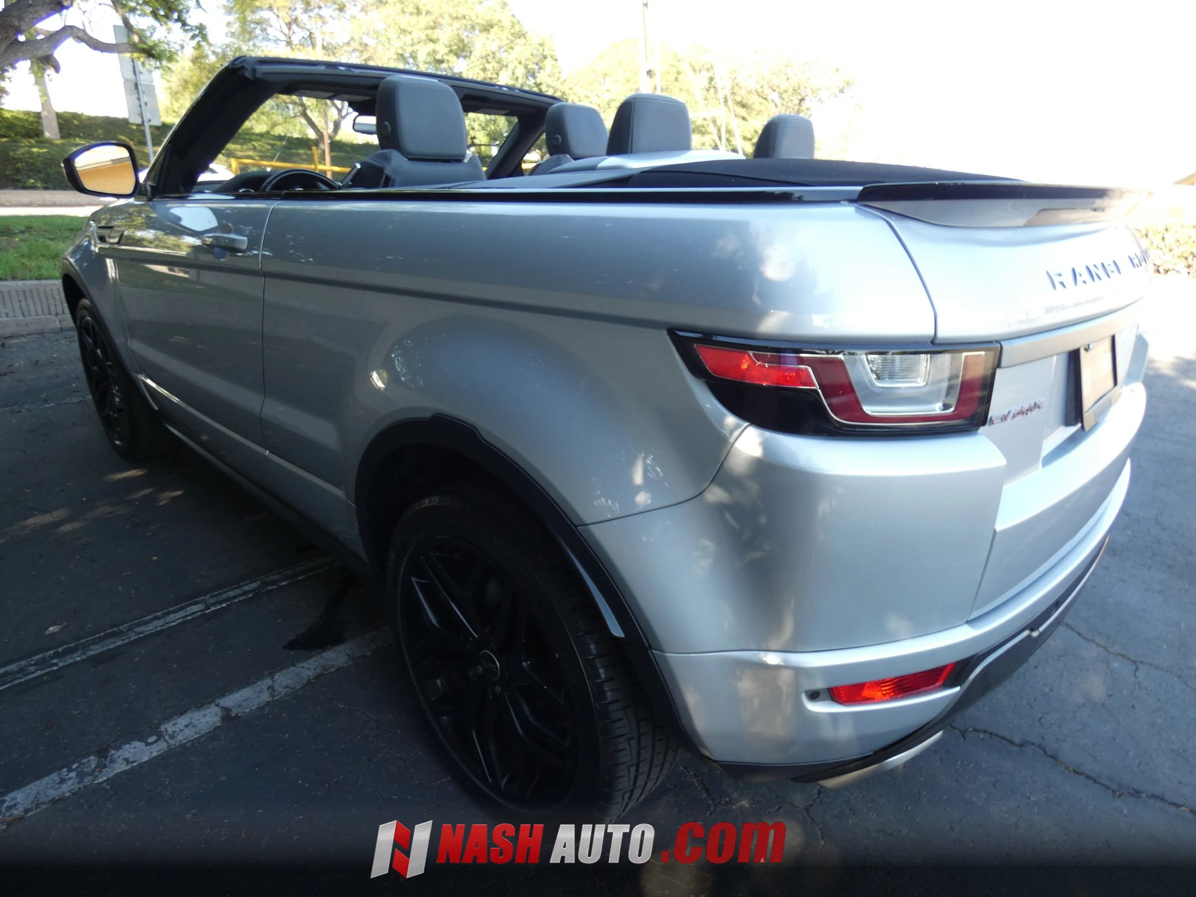 Used 2019 Land Rover Range Rover Evoque SE Dynamic AWD/4WD image 12