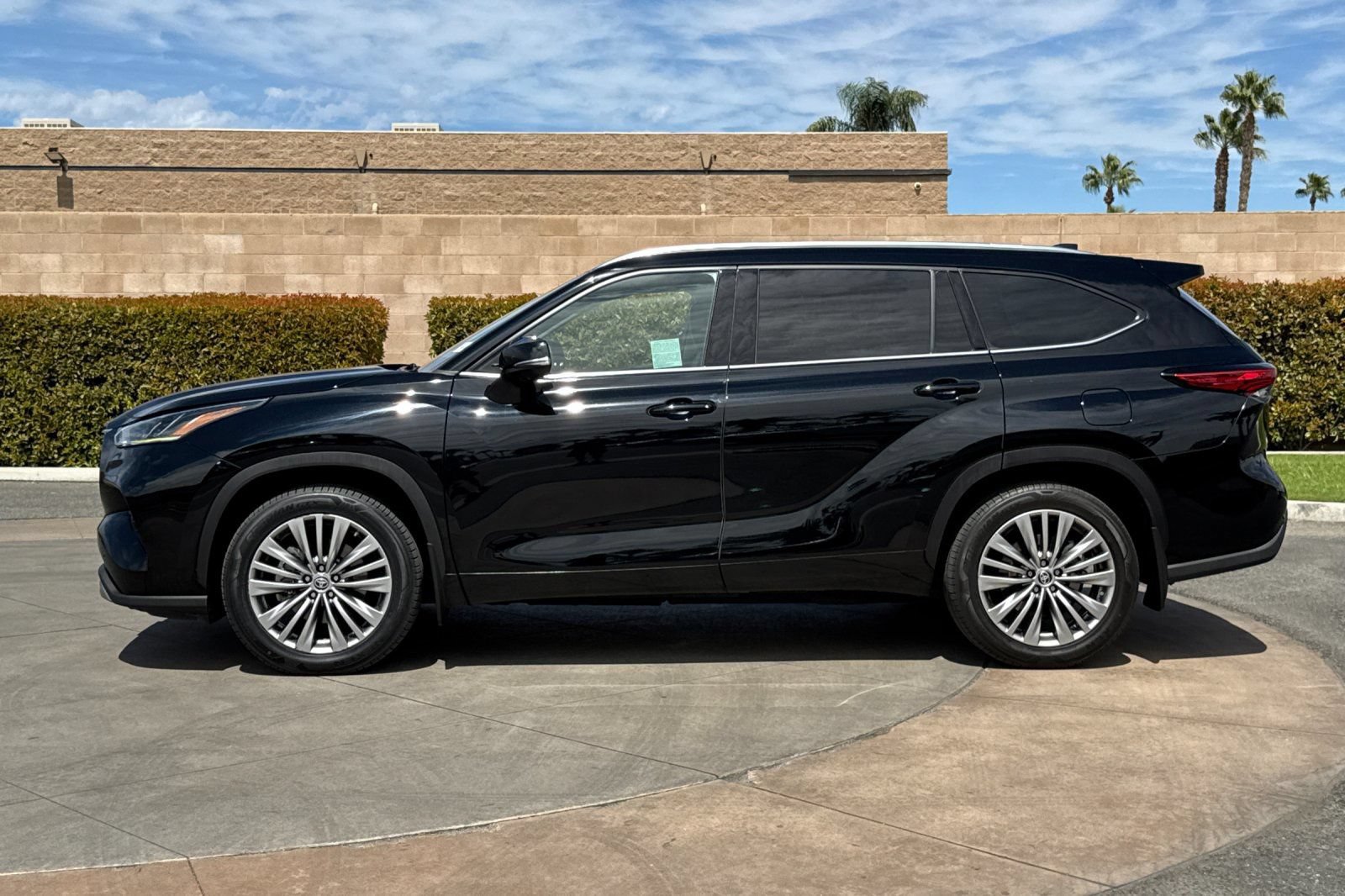 Used 2021 Toyota Highlander Platinum FWD image 7