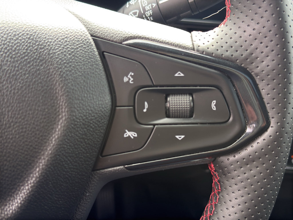Used 2025 Chevrolet Trax RS w/ Sunroof Package FWD image 19