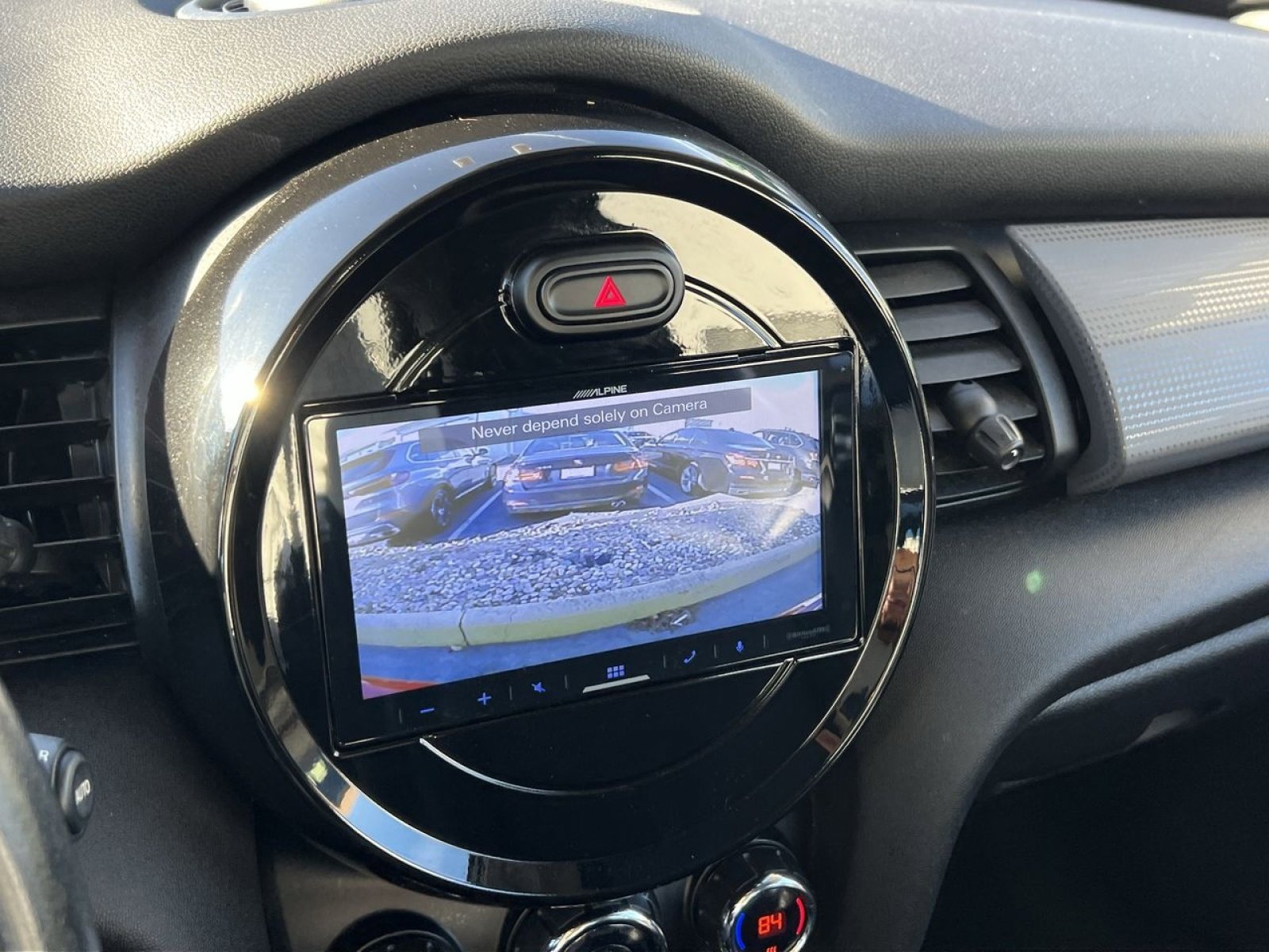 Used 2015 MINI Cooper 4-Door Hardtop image 16