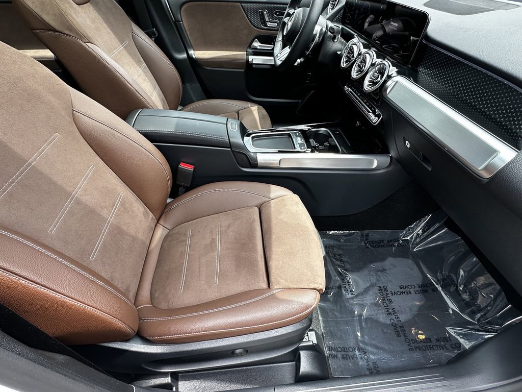 Certified 2025 Mercedes-Benz GLB 35 AMG 4MATIC image 15