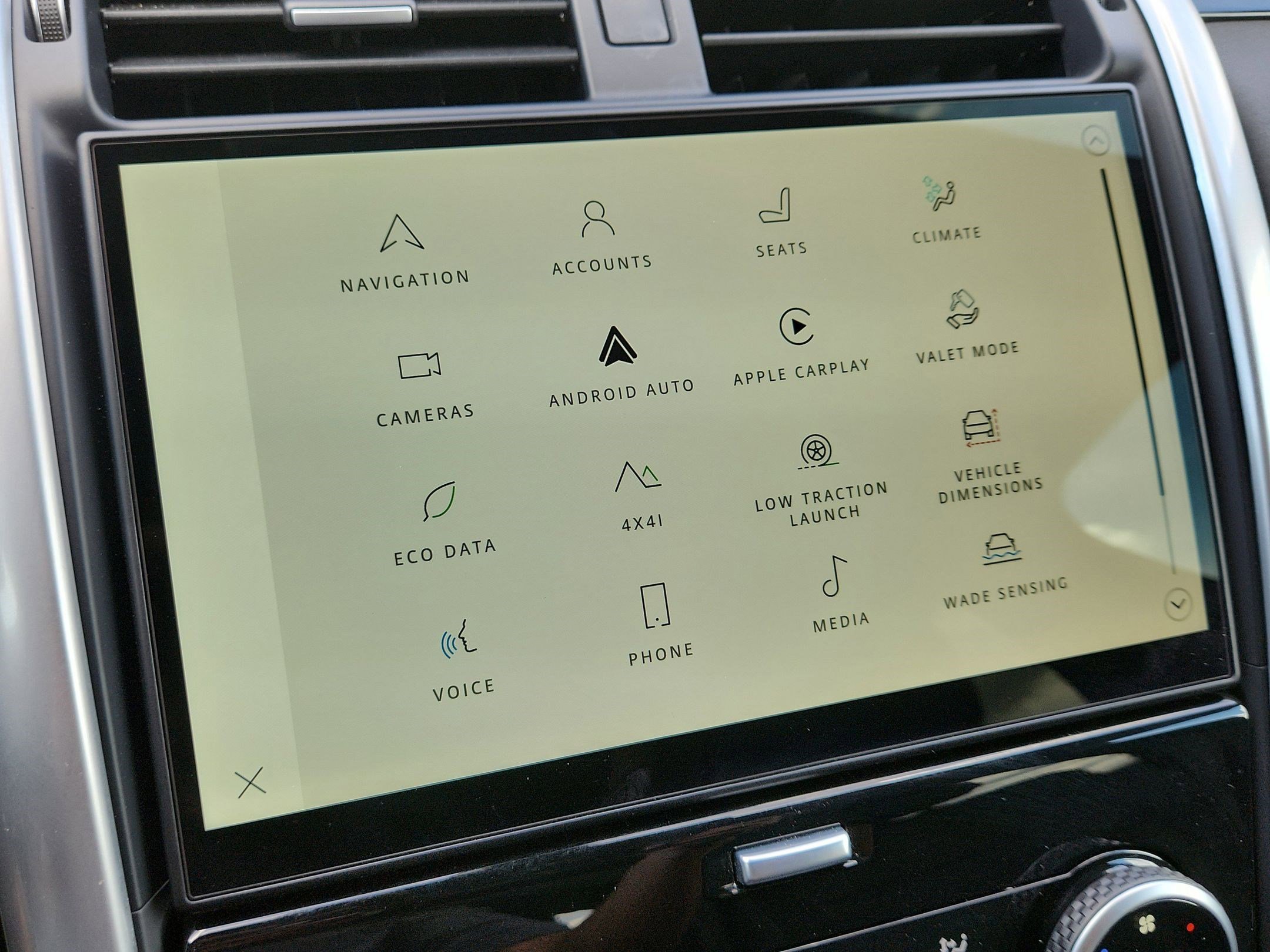 Certified 2025 Land Rover Discovery S image 28