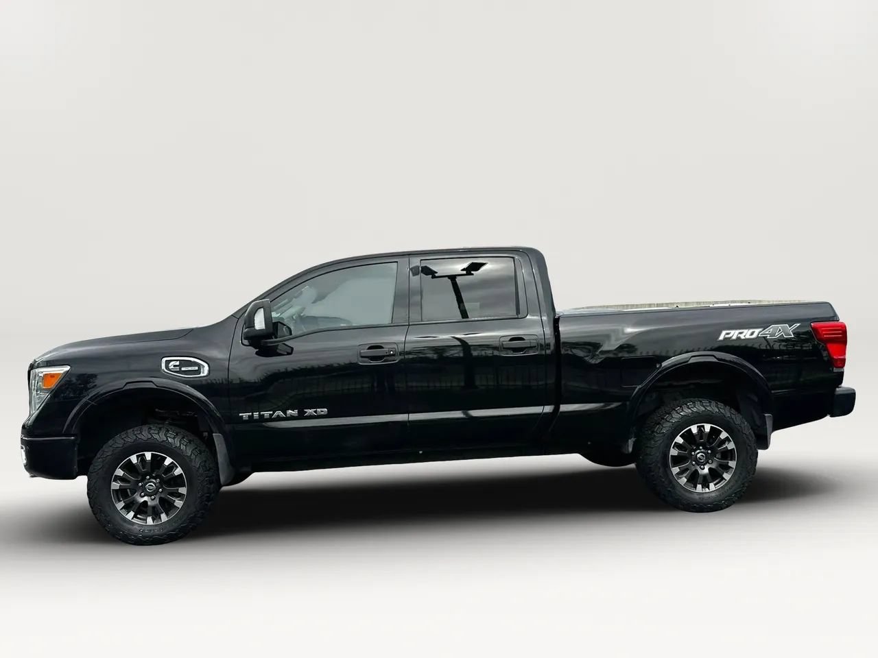 Used 2017 Nissan Titan PRO-4X w/ Pro-4x Convenience Package AWD/4WD image 16