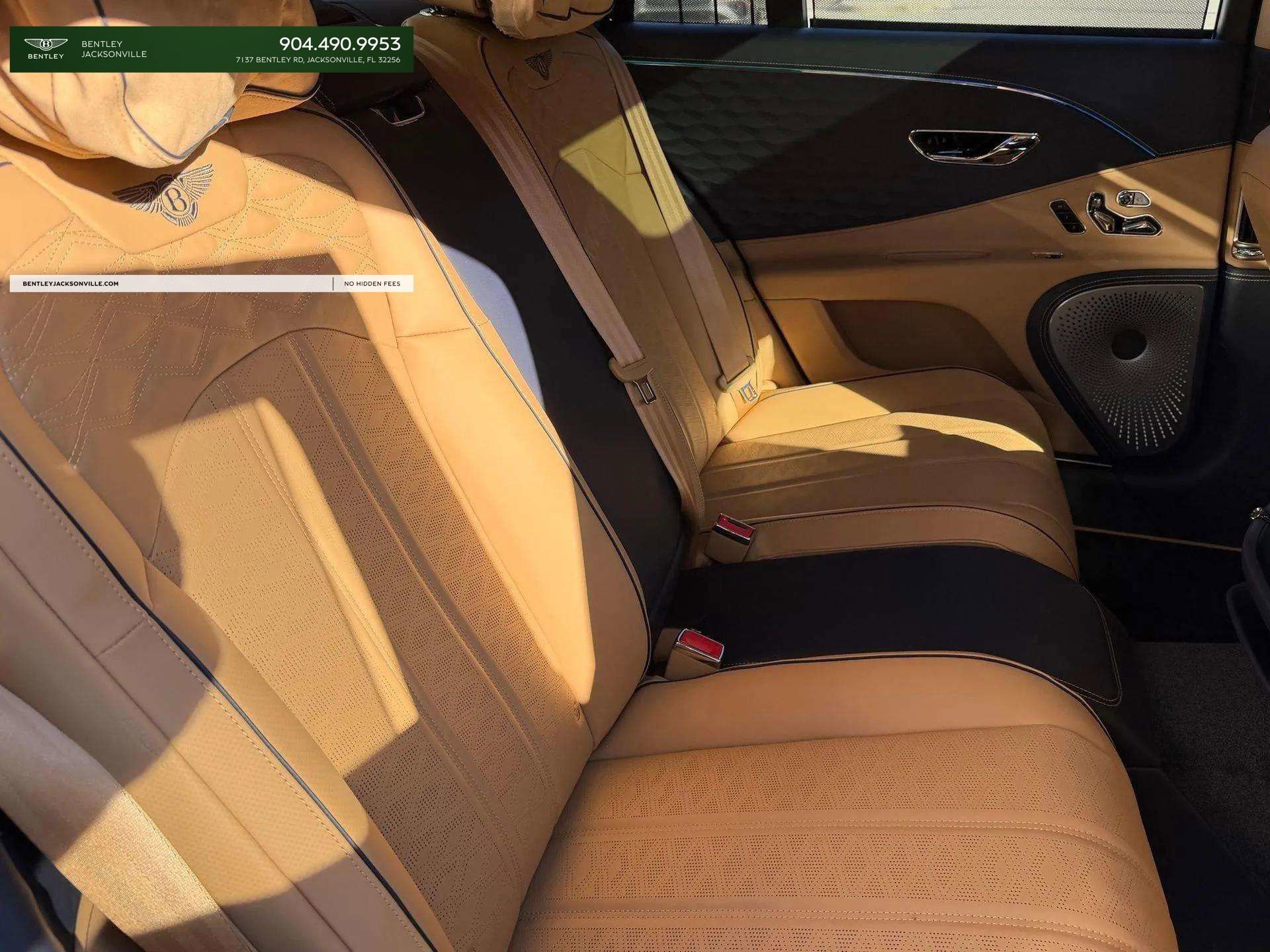 Used 2025 Bentley Flying Spur Plug-In Hybrid image 32