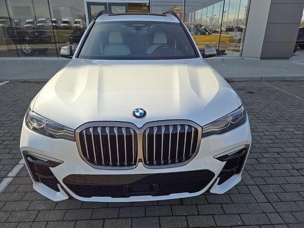 Used 2022 BMW X7 M50i image 2
