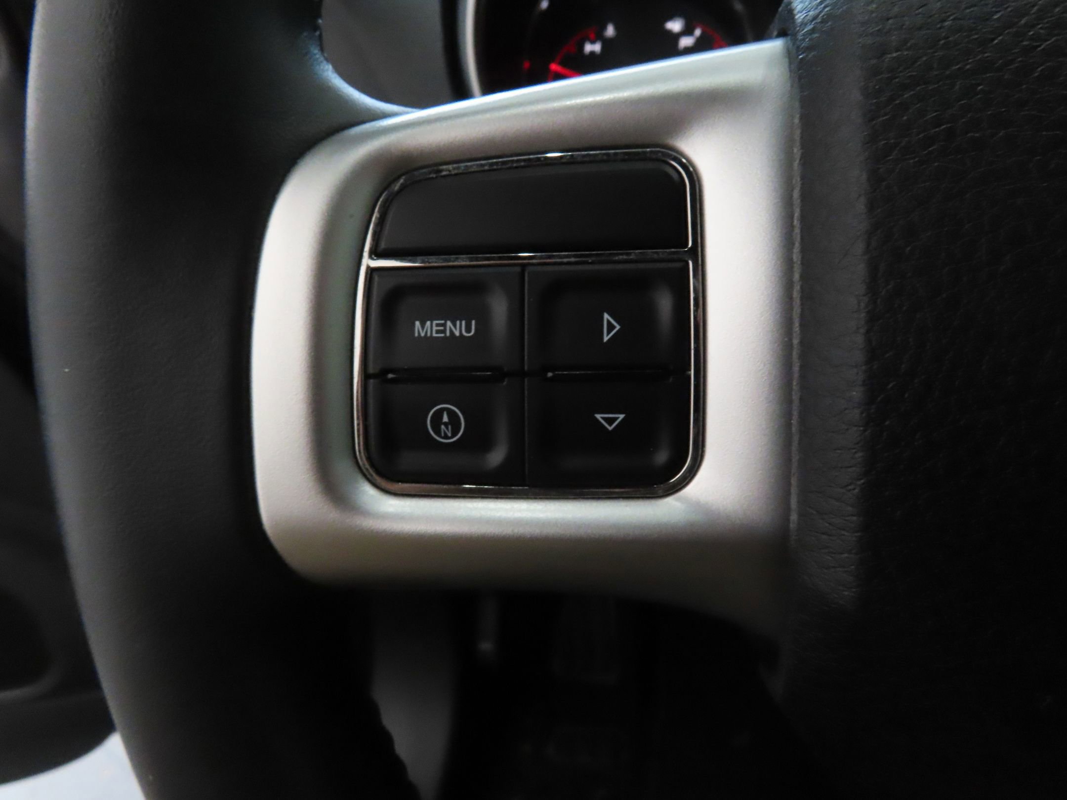 Used 2014 Dodge Avenger SXT w/ Rallye Appearance Group FWD image 12