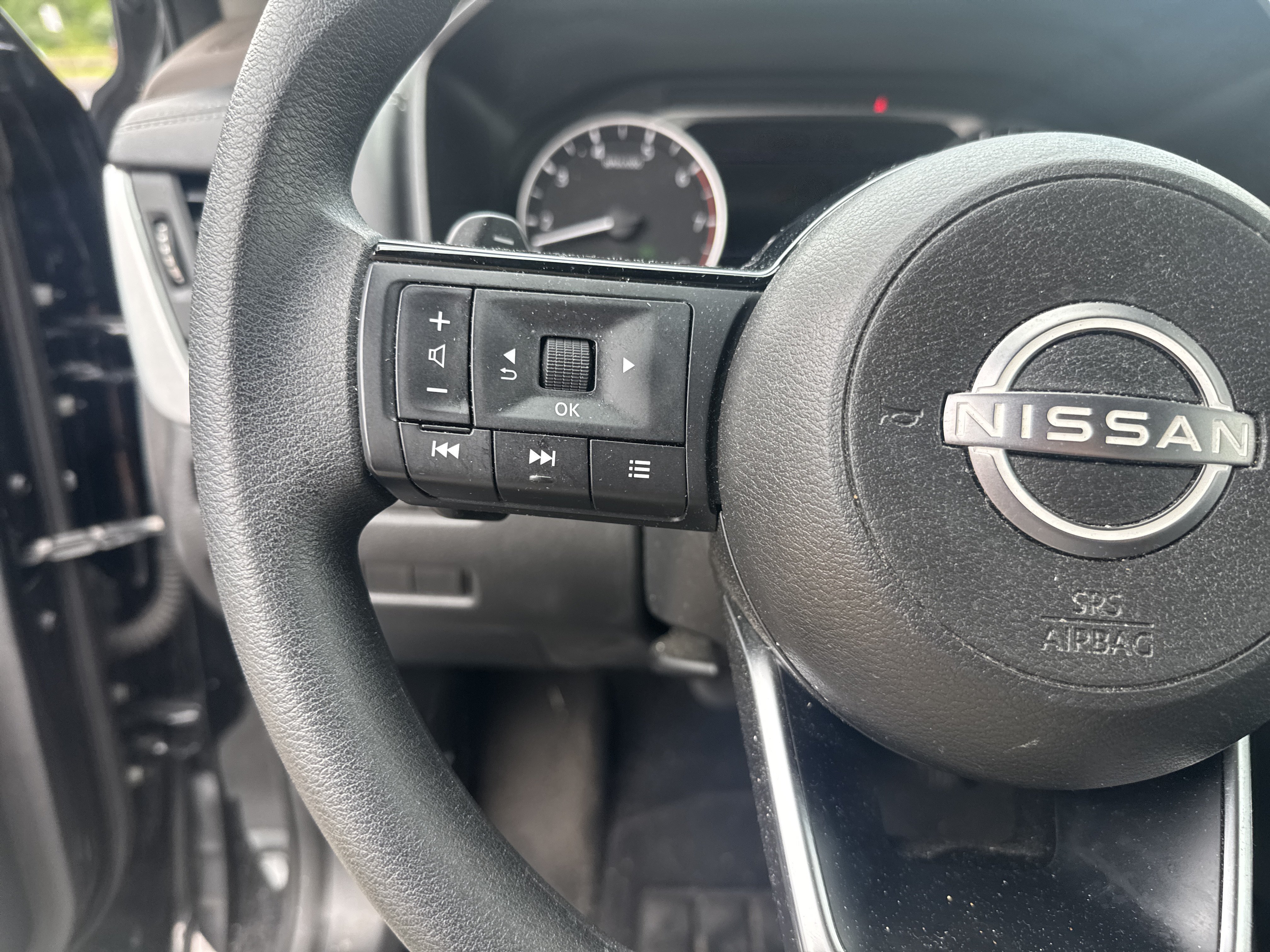 Used 2023 Nissan Rogue SV AWD/4WD image 18