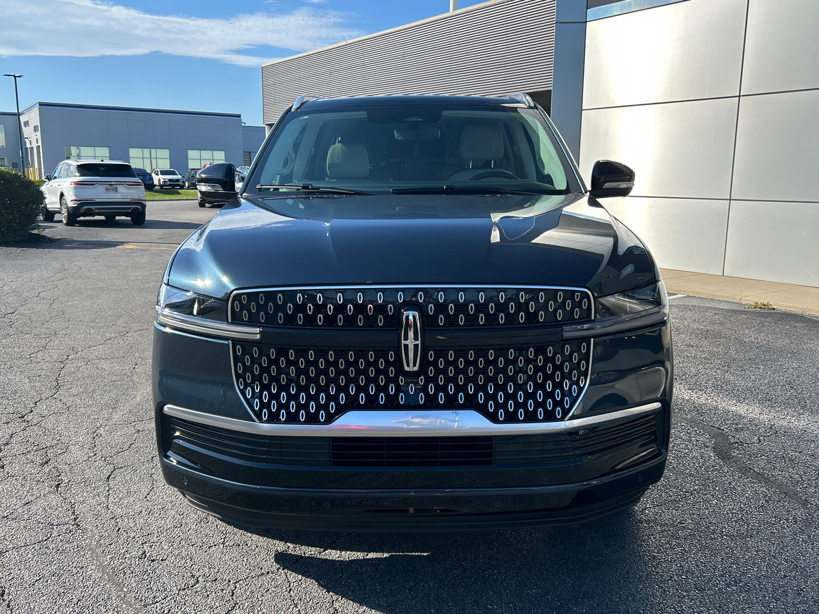 New 2026 Lincoln Navigator L Reserve AWD/4WD image 2