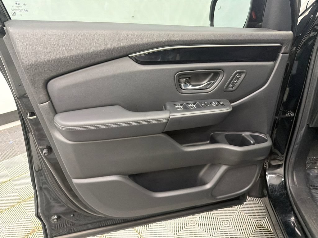 Used 2023 Honda Pilot EX-L image 11