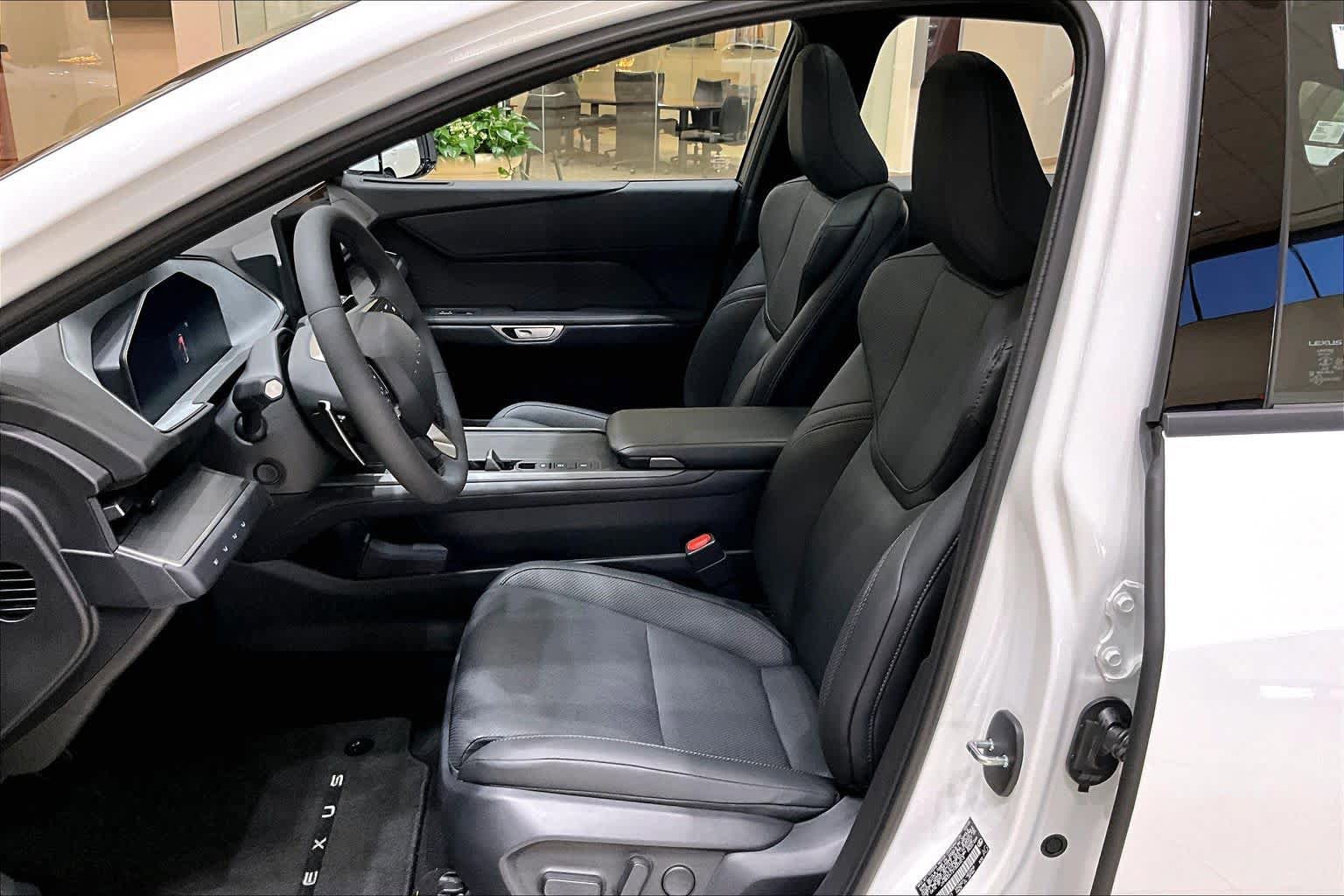 New 2026 Lexus ES 350e FWD image 18