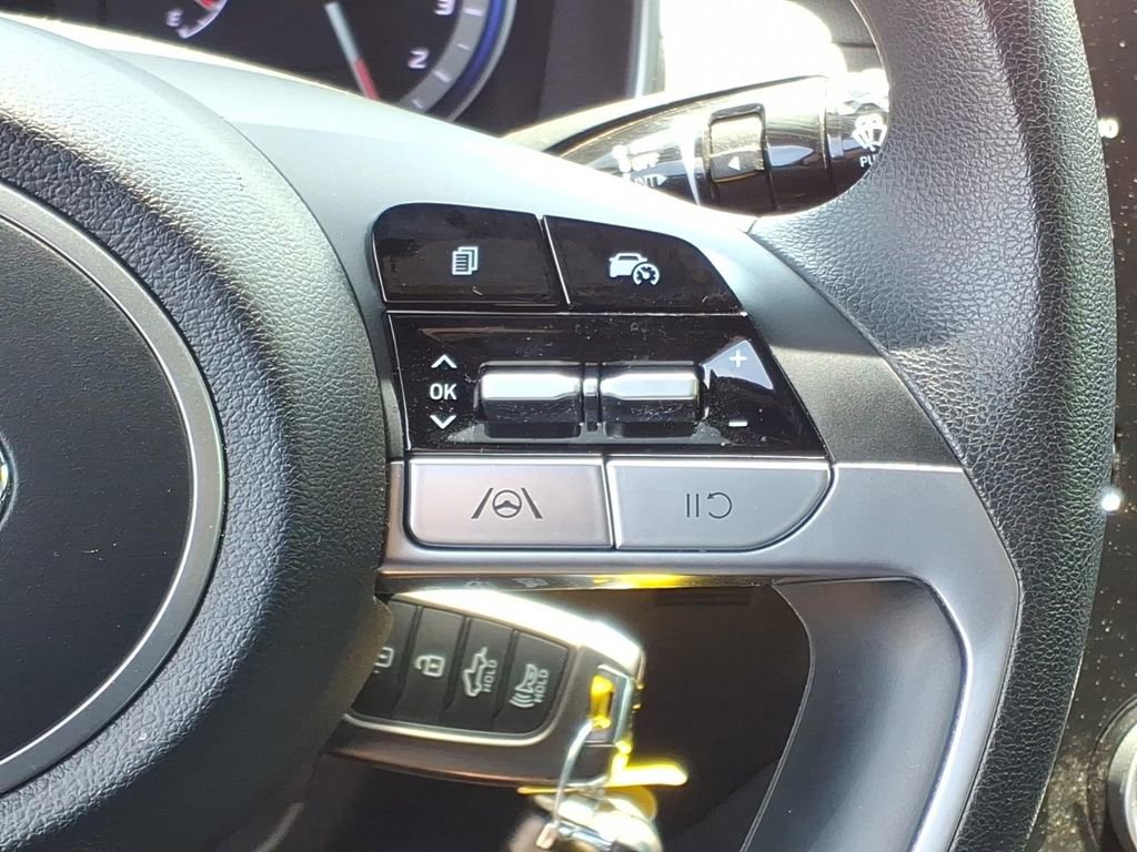 Used 2022 Hyundai Santa Cruz SE AWD/4WD image 17
