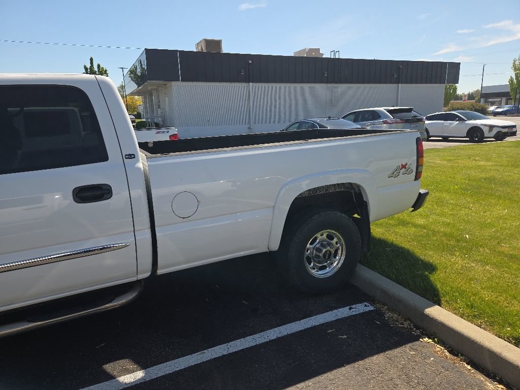 Used 2004 GMC Sierra 2500 SLE w/ Heavy-Duty Power Package AWD/4WD image 6