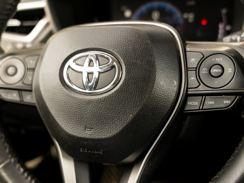 Used 2024 Toyota Corolla Cross XLE FWD image 28