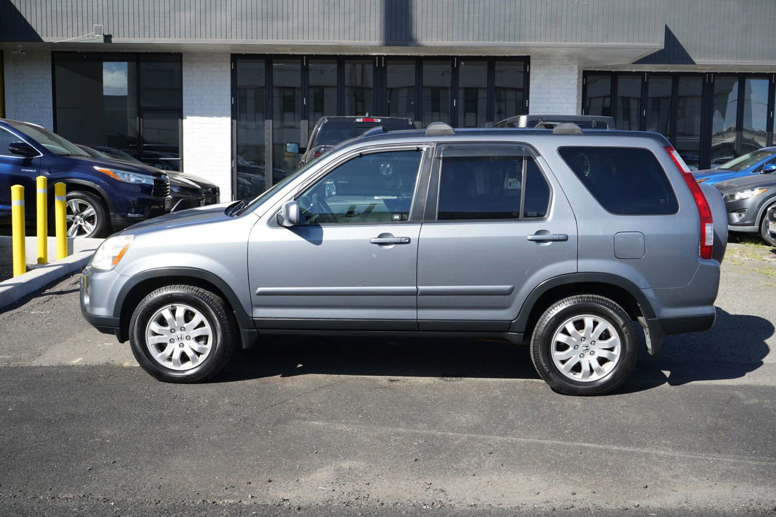 Used 2005 Honda CR-V EX image 2