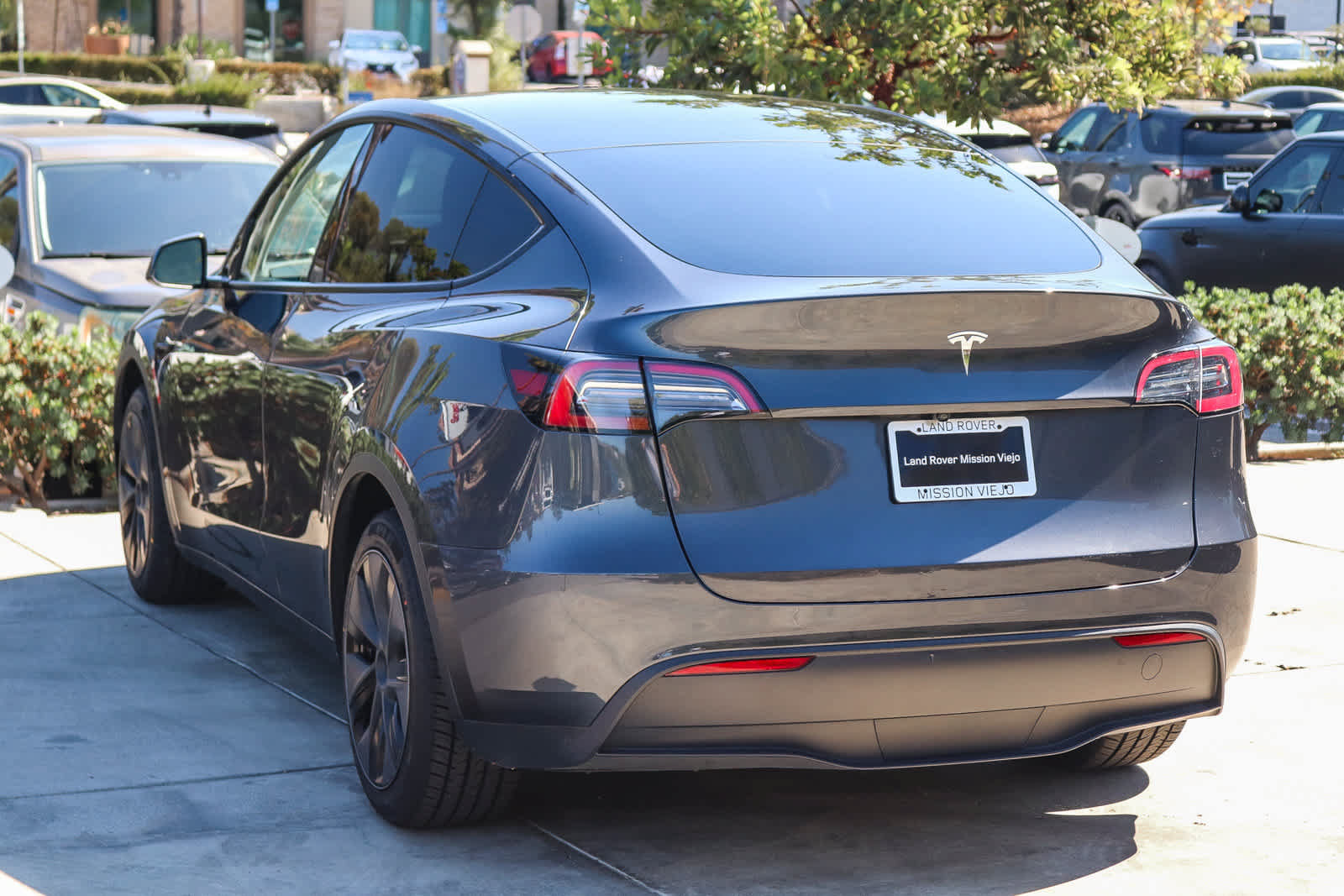 Used 2025 Tesla Model Y Long Range RWD image 4