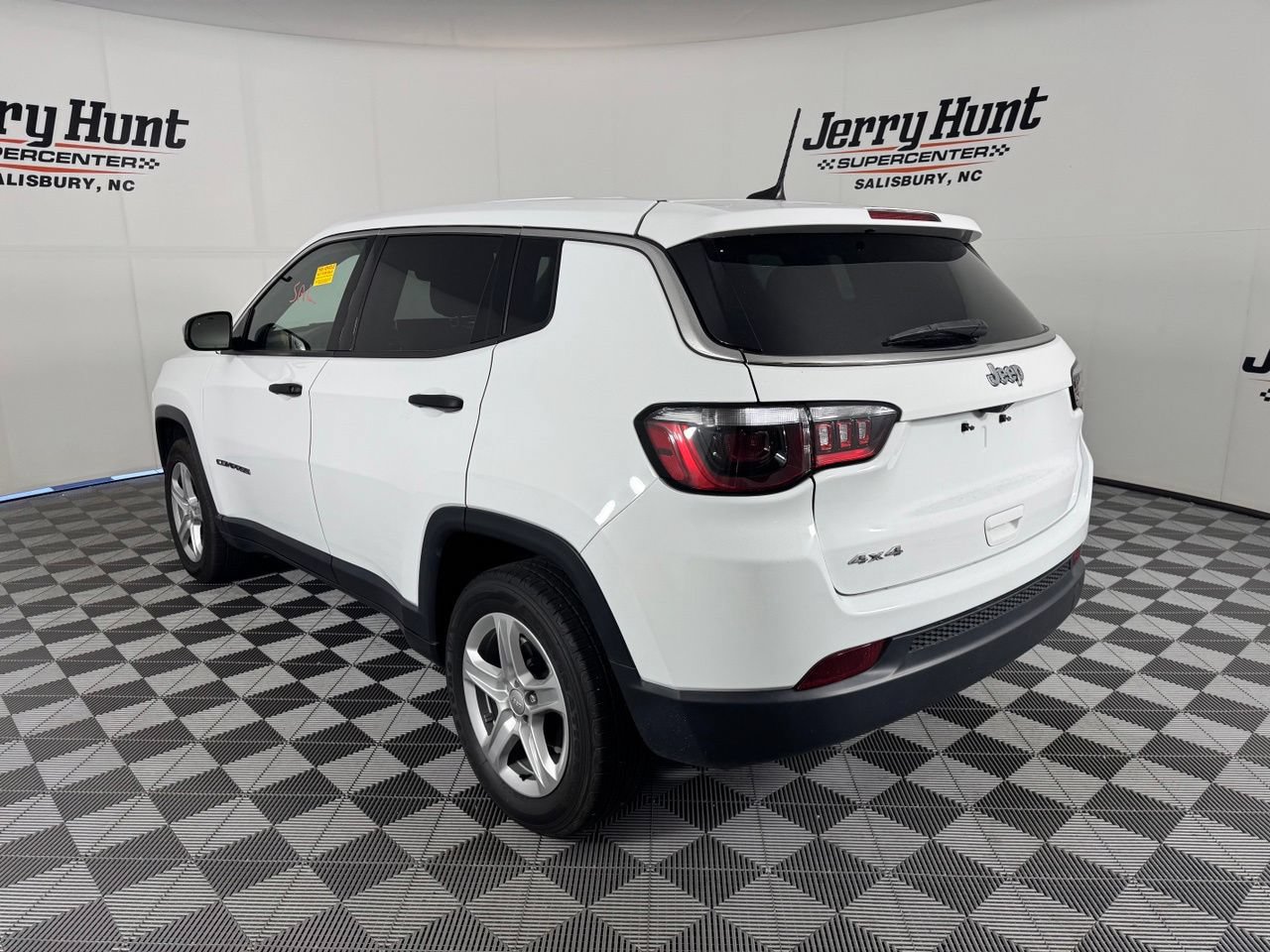 Used 2023 Jeep Compass Sport AWD/4WD image 9