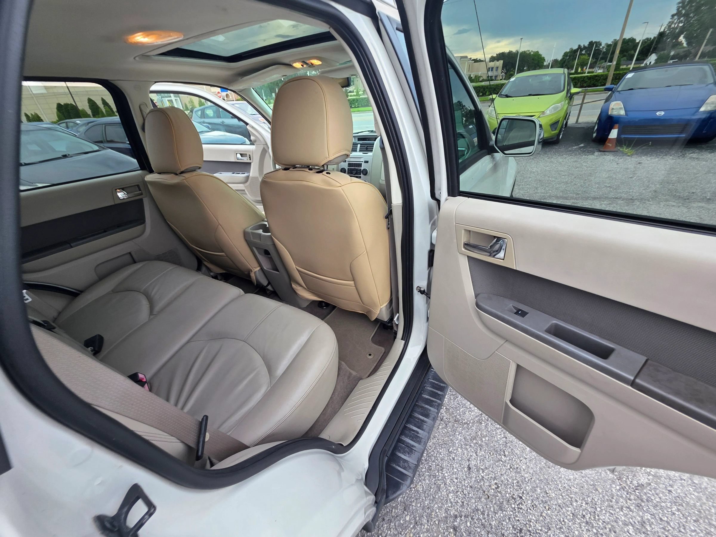 Used 2010 Mercury Mariner Premier FWD image 18
