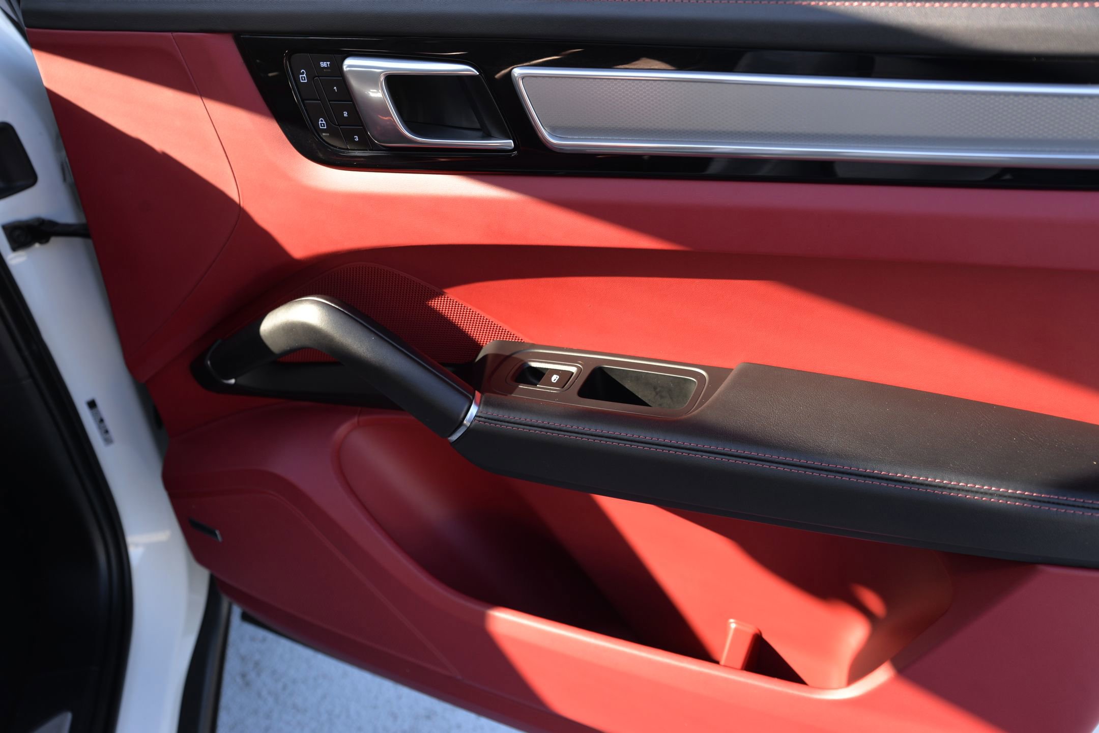 Certified 2023 Porsche Cayenne Platinum Edition image 12