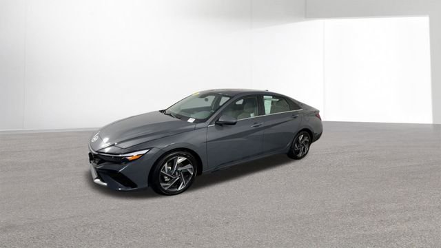 Certified 2025 Hyundai Elantra SEL FWD image 5