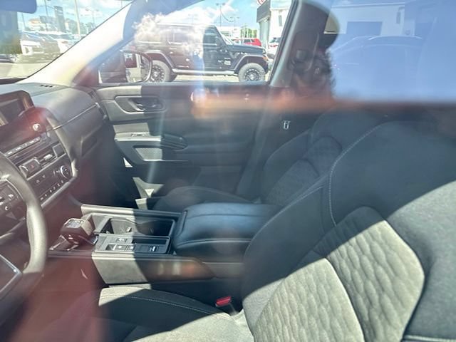 Used 2024 Nissan Pathfinder S FWD image 9