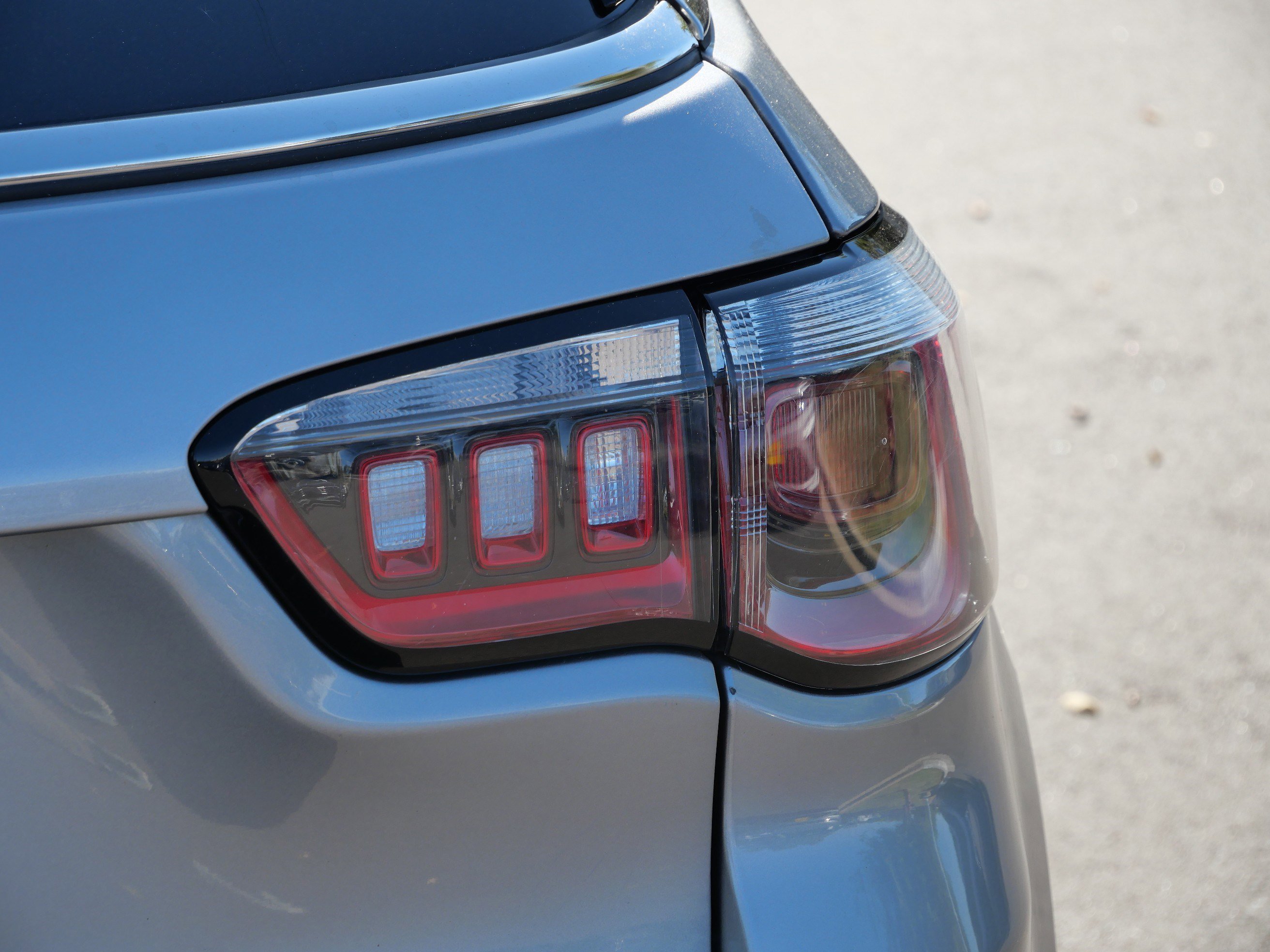 Used 2024 Jeep Compass Latitude image 17